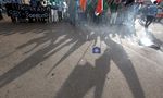 Demonstran Blokir Jalan Gatot Subroto