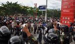 Tolak BBM Naik, Massa Bakar Pos Polisi