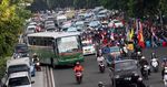Mahasiswa Pawai dan Bakar Ban, Salemba Macet