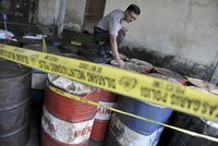 Penimbunan BBM juga terjadi di Kintamani, Bali. ANTARA/Nyoman Budhiana.