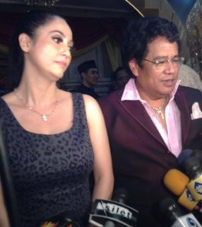 Pulang Beribadah, Meriam Bellina Ditampar dan Dipukul Hotman Paris Pulang Beribadah, Meriam Bellina Ditampar dan Dipukul Hotman Paris