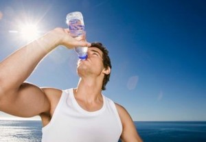 Mana Lebih Berbahaya Kebanyakan Minum atau Kurang Minum?