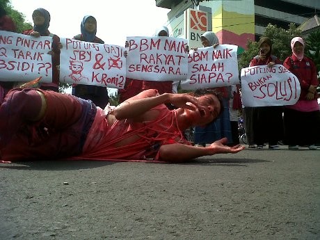 Mahasiswa Bali Long March Tolak Kenaikan Harga BBM