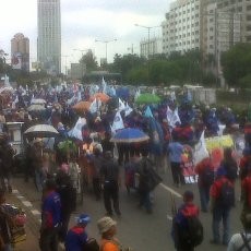 Ribuan Buruh Padati DPR, TransJ Koridor IX Masuk Tol Semanggi