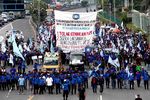 Buruh Blokir Jalan, Lalin di Depan DPR Dialihkan