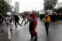 Baracuda menghalau demonstran.