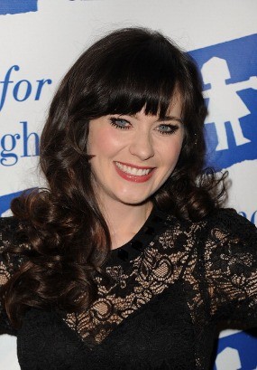 Zooey Deschanel Dilirik Bintangi Film Fiksi Ilmiah 