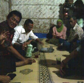 Kisah Lengkap Dahlan Iskan Bermalam di Rumah Petani Miskin