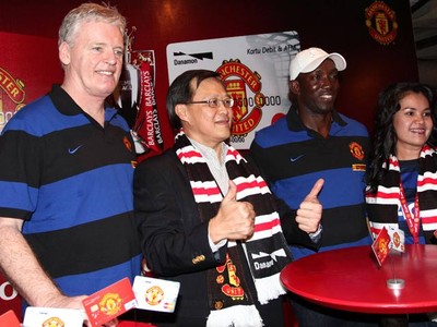 Danamon Hadirkan 2 Legenda MU