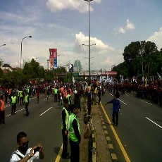 Malam Tiba, Pendemo Perempuan Berangsur Tinggalkan DPR