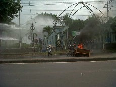 Demo di Semarang Rusuh Lagi, Polisi Tembakkan Gas Air Mata