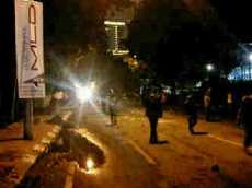 Mahasiswa Nommensen Medan Blokir Jalan Hingga Malam