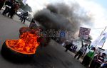 Mahasiswa Bakar Ban & Kuasai Jalan Pemuda
