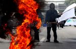 Mahasiswa Bakar Ban & Kuasai Jalan Pemuda
