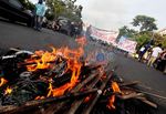 Mahasiswa Kembali Blokir Salemba