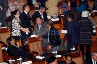 Anggota DPR RI dari Fraksi Partai Demokrat Angelina Sondakh (kiri) menyalami anggota DPR lainnya, sebelum dimulainya rapat paripurna. Partai Demokrat sangat mendukung kebijakan pemerintah untuk menaikkan harga BBM. Pasalnya, kebijakan itu merupakan upaya pemerintah untuk menyelamatkan perekonomian bangsa.