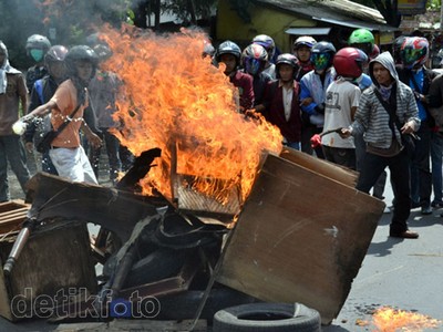 Mahasiswa Tolak BBM Naik, Pantura Rusuh