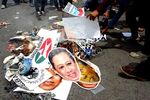 Demonstran Bakar Topeng SBY
