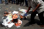 Demonstran Bakar Topeng SBY