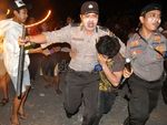 Polisi dan Mahasiswa Unismuh Bentrok