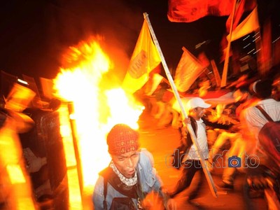 Polisi vs Demonstran di Gatsu