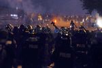 Polisi vs Demonstran di Gatsu