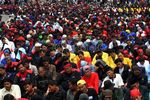 Demonstran Salat Jumat di Depan Gedung DPR