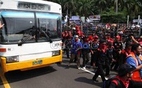 Massa akan berdemo di saat anggota DPR melakukan sidang paripurna menentukan harga BBM.