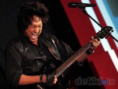 Meski Tak Lagi Muda, Ikang Fawzi Tetap Bergelora