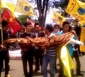 Pedemo Tolak Kenaikan BBM Long March ke BIP
