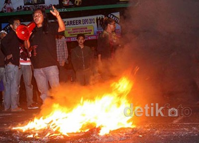 Demo BBM di Yogya Hingga Malam Hari