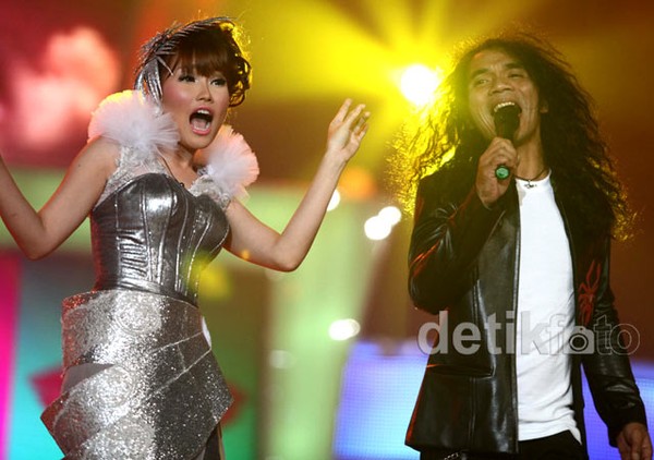 Ayu Ting Ting & Dewi Sandra Diapit Slank