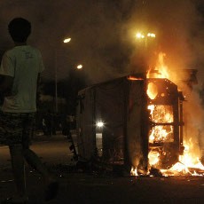 Dik, Jangan Dik, Kisah Polisi Dalam Kepungan Massa Jl Diponegoro