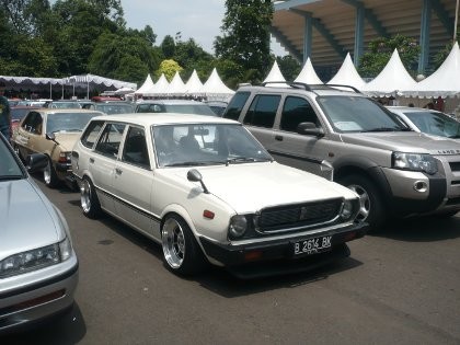 Puluhan Mobil Bekas Laku Terjual di Parjo