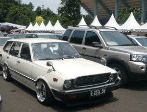 Puluhan Mobil Bekas Laku Terjual di Parjo