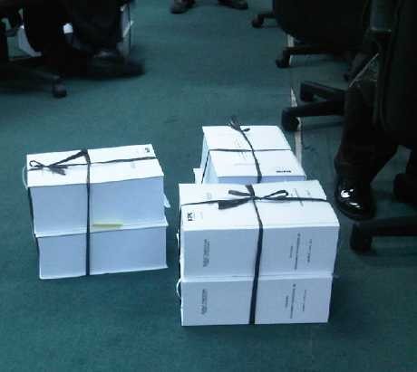 Tebalnya Berkas Tuntutan Nazaruddin