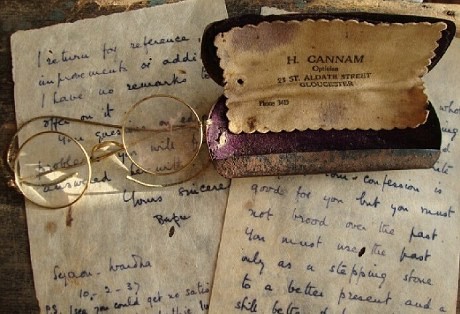 Kacamata Bundar Mahatma Gandhi Dilelang di Inggris