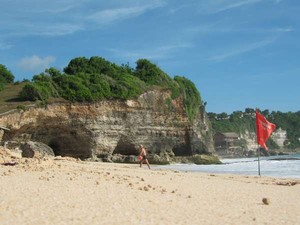 Asyik! Memanjakan Mata di Pantai Dreamland