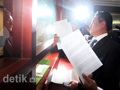 Yusril Gugat DPR ke MK Soal BBM