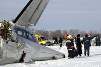 Pesawat yang dioperasikan oleh maskapai penerbangan Rusia, UTair, jatuh sekitar pukul 07.50 waktu setempat. Reuters/Emergencies Ministry Press Service/Handout.
