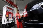 Mobil Mewah Tenggak Premium