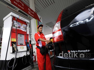 Mobil Mewah Tenggak Premium