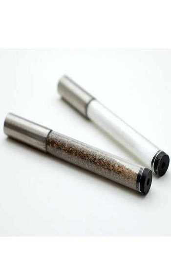 Robot dan Barbie Jadi Wadah Salt and Pepper 