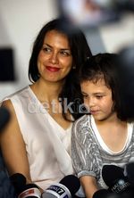 Bercerai, Sophia Latjuba Makin Lengket dengan Anak