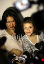 Bercerai, Sophia Latjuba Makin Lengket dengan Anak