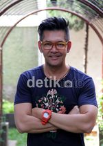 Ferry Salim Tetap Fashionable di Usia 45