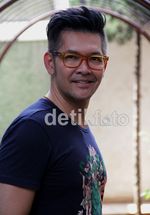 Ferry Salim Tetap Fashionable di Usia 45