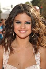 Si Seksi Selena Gomez di Kids Choice Awards