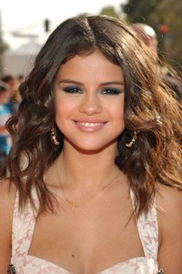 Selena pun menjadi pusat perhatian di acara itu. Kevork Djansezian/Getty Images.