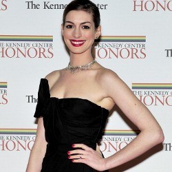 Perankan PSK Sekarat, Anne Hathaway Diet Ekstrem